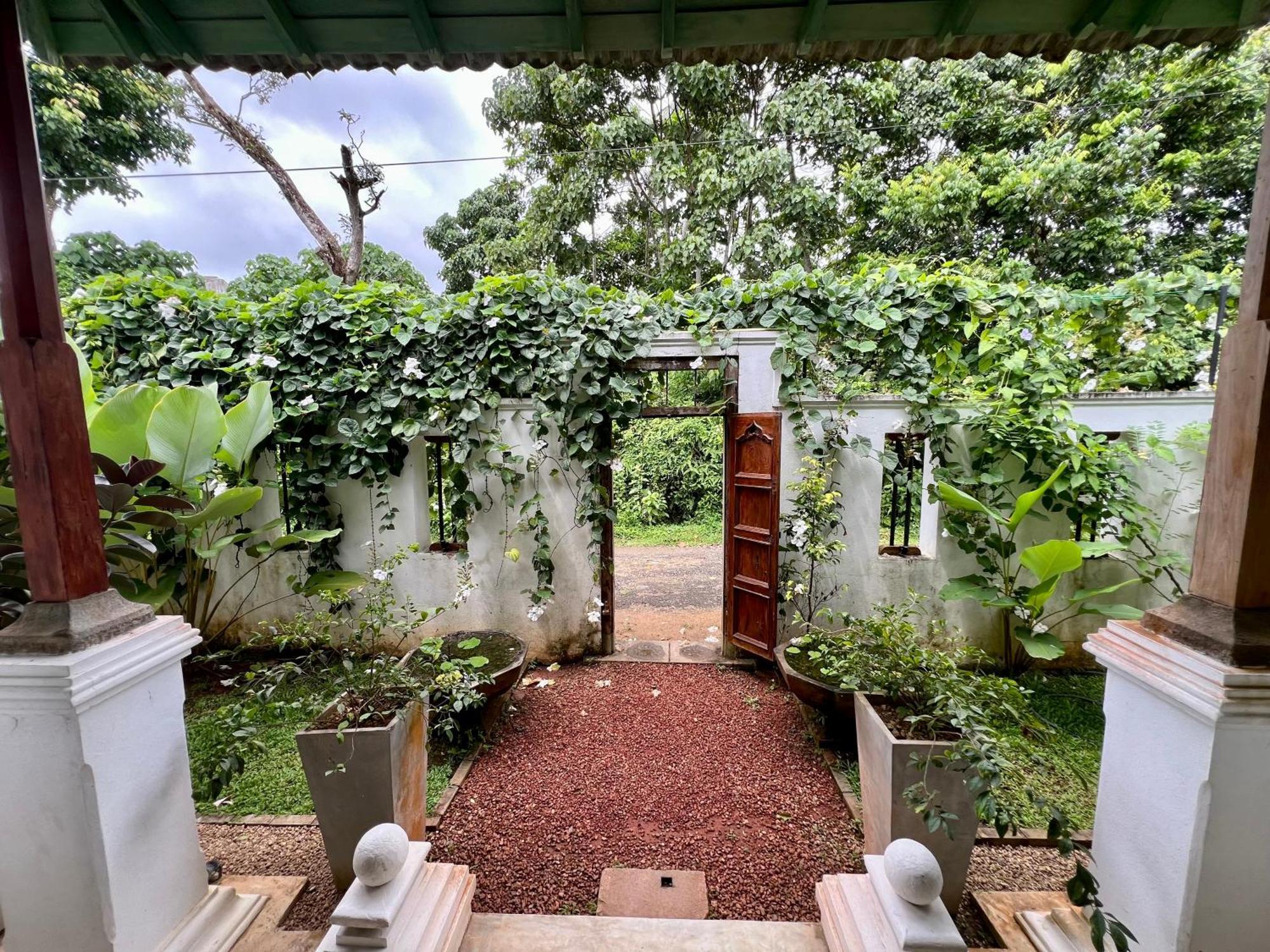 Villa Seven Faces-Luxury Escape,Stunning Views With Private Pool For A Couple Or Family! Galle Exterior photo